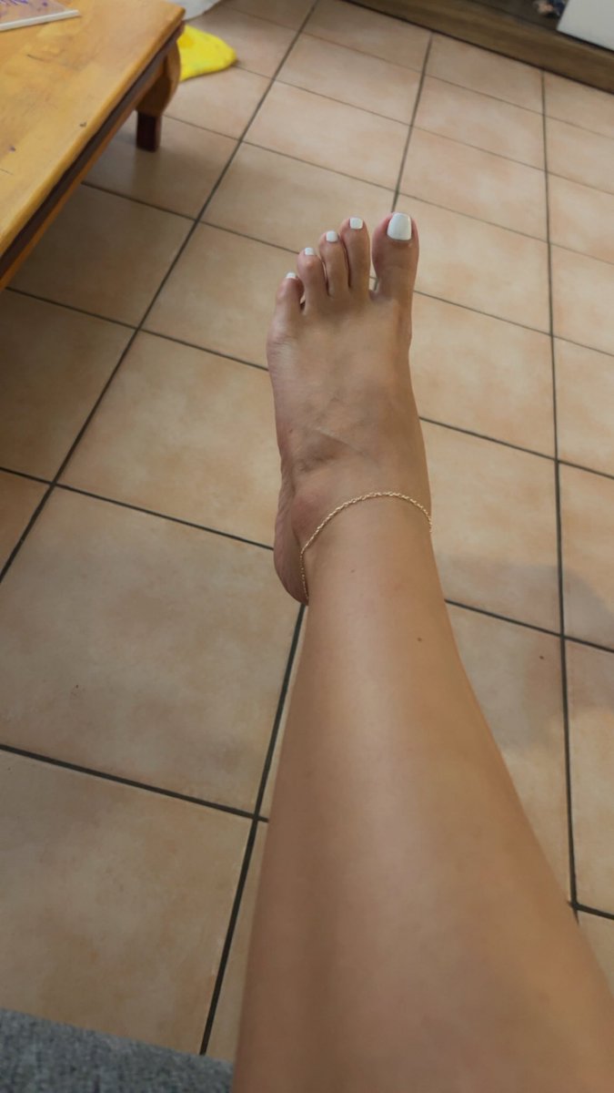 LReunionaise's tweet photo. Un vrai acheteur ça existe ? Sans arnaque : carte steam / vap / payer les frais d’envoi 
Une personne qui prend la photo contre un paypal simplement ? 
#fetichiste #fandepieds #pieds #feetfetısh #feetworshi̇p #moneyslaves #SugarBabies #SugarDaddySerious https://t.co/kGzgrAZp6P