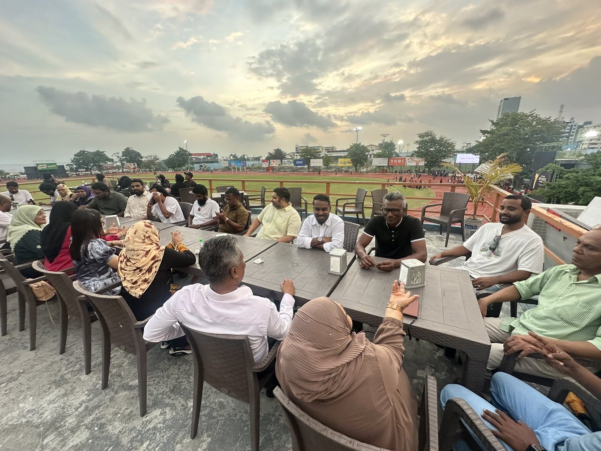 ކުރިއަށް އޮތް ލޯކަލް ކައުންސިލް އިންތިޚާބުގައި އެމްޑީޕީގެ ފަރާތުން މާލެ ސިޓީގެ މޭޔަރ ކަމަށް ވާދަކުރައްވާ ކެންޑިޑޭޓް މޭޔަރ  <a href="/adamazim/">Adam Azim, Mayor of Male’ City</a>  އާއި މާލެސިޓީގެ އ.ތ.މ ކޮމެޓީގެ ރައީސާކަމަށް ވާދަކުރައްވާ ކެންޑިޑޭޓޭ  <a href="/reesha_a/">Aishath Reesha</a> އާއި މައްޗަންގޮޅި ދެކުނު ދާއިރާގެ ކައުންސިލްއަށް ވާދަ ކުރައްވާ