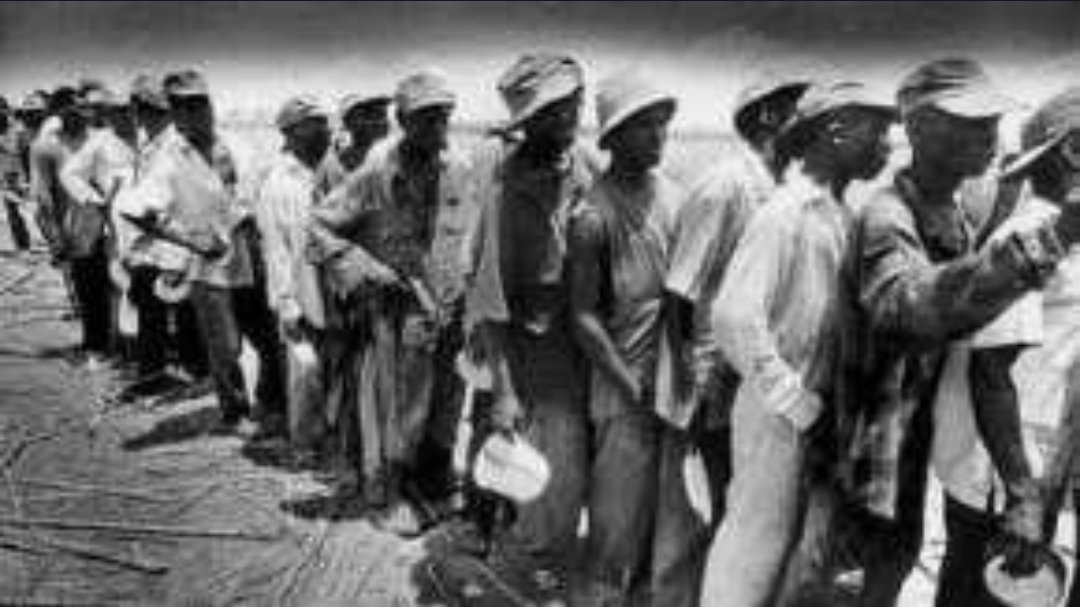 Creer que Trujillo ordenó por motu propio la expulsión masiva de 1937, es una lectura incompleta de la historia. ¡El pueblo estaba hastiado!
Nunca fue una "matanza", aunque hubieron fatalidades aisladas por aquellos que se resistieron a hacer la fila de salida. (1/4)