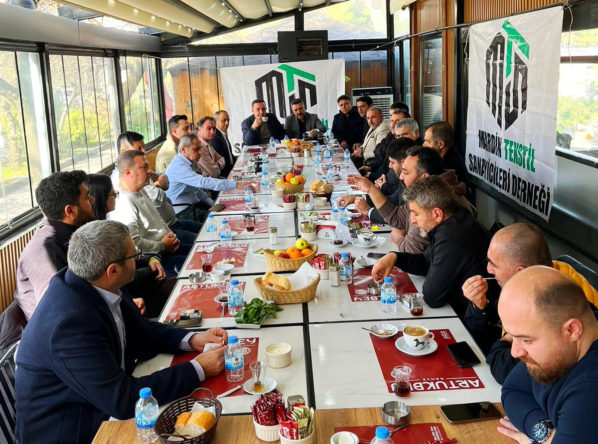 Bugün mardin tekstilcileri ile Biraraya Geldik. 
Yüksek giderler  ve maliyetler Sektörün Yurt dışına çekilmesine Neden oluyor Mardin'de yaklaşık 50 Bin kişiyi istihdam eden tekstil sektörü
Dertli.
<a href="/alibabacan/">Ali Babacan</a> <a href="/emin_ekmen/">Mehmet Emin Ekmen</a> <a href="/avidrissahin/">Av. İdris Şahin</a> <a href="/KaracaSeyit/">Dr.Seyit Karaca</a> <a href="/busrasakinmaz/">Büşra Sakınmaz</a> <a href="/IhsanMerdanoglu/">Ali İhsan Merdanoğlu</a>