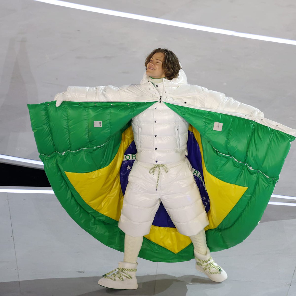 AQUI É LUCAS PINHEIRO, PORRA.

Brasil com medalha na neve, nas Olimpíadas de Inverno.

É OURO! 🥇