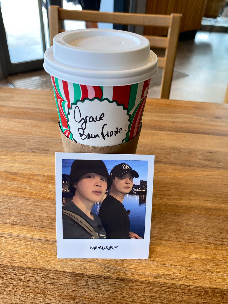 gracejikook's tweet photo. Happy Valentine's Day to everyone here, especially those of us who are alone 💗✨ #Jikook #JikookDay https://t.co/YRQdwh6674