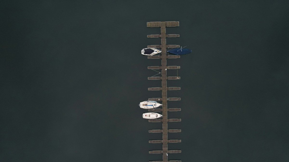 Lakes are shared spaces, and good dock etiquette keeps things safe and stress-free. Simple courtesy on and around the dock helps everyone enjoy the water more.

Read More: norcoldocks.com/dock-etiquette…
 
#DockEtiquette #LakeNeighbors #BoatingLife #SharedWaterways #LakeCommunity