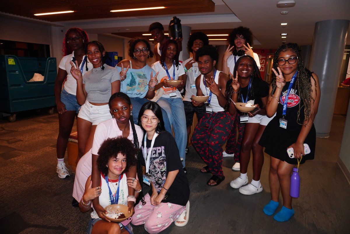 TuftsPC's tweet photo. Wonder what happens when curiosity meets real-world clinical experiences? Read about Amaya's discovery of her passion through Mini Med School: https://t.co/NgtjzW6TBF https://t.co/fcE4PSGrEN
