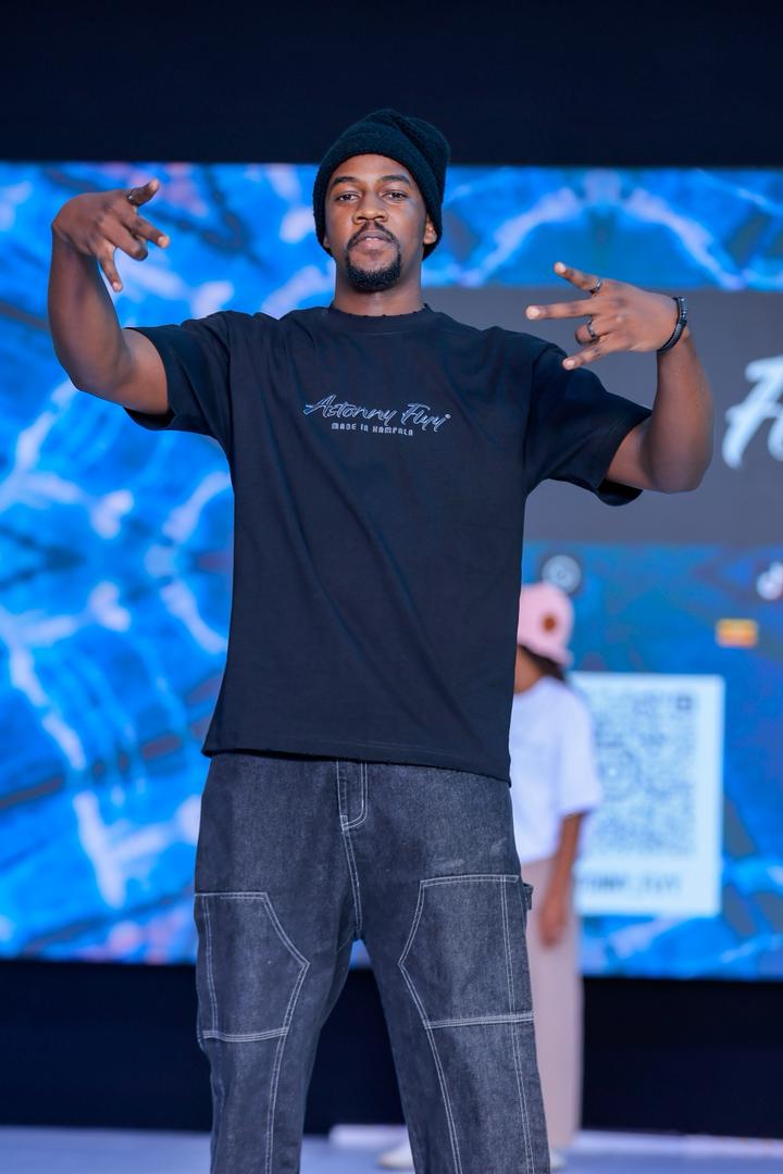 reachahand's tweet image. Astonny Flyy, our peer educator going too fly with the new gen energy!

#ThreadsOfLegacy #Valeldertines