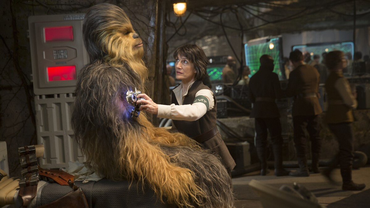 Happy Valentine’s Day to Chewbacca and this lady that helped him out in TFA. Hope their relationship is flourishing ❤️