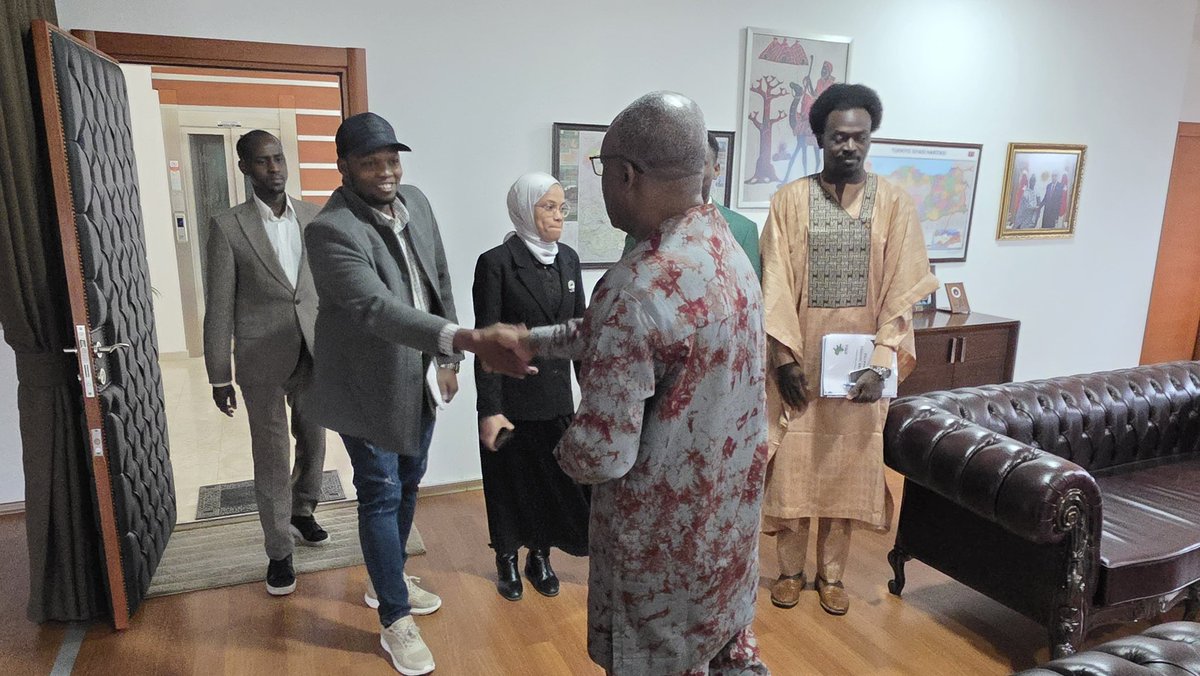 africa_withoutb's tweet photo. On 13 Feb 2026, AWB’s Executive Bureau met H.E. Vinta Somé, Ambassador of Burkina Faso to Türkiye.

Discussions focused on youth engagement, Pan-African sovereignty & institutional independence. The AWB International Forum report was officially presented.

#PanAfricanism #YouthLeadership