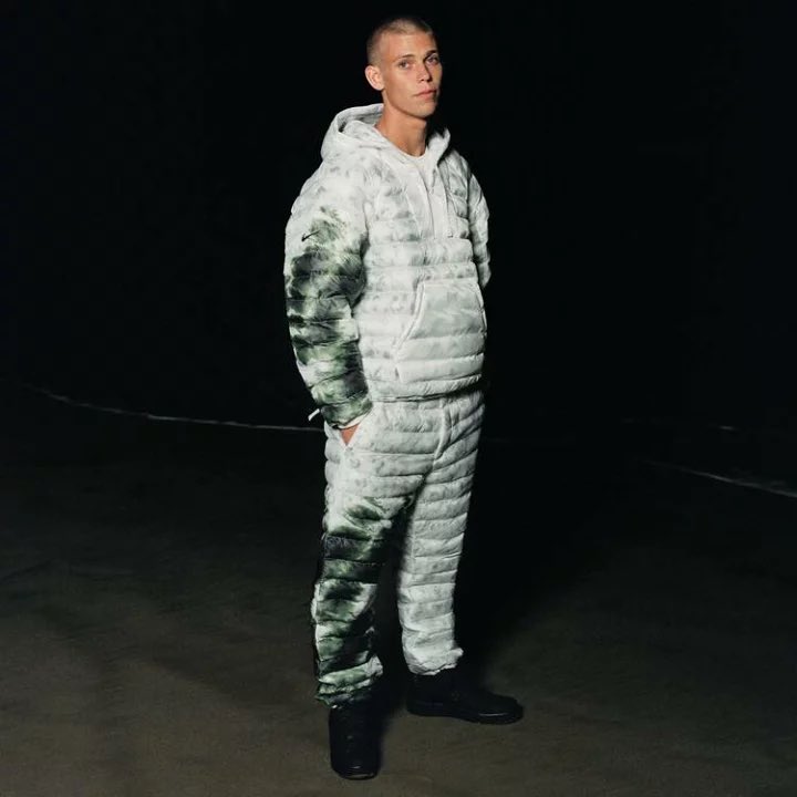 Going！生中継🐢
プレダッツォ・スキージャンプスタジアムで
着用してた衣装これかな？😊
NikeとStussy （ステューシー）のコラボレーションによる「インサレーテッド プルオーバージャケット｣のセットアップ(2021年にリリースで今は公式での販売終了)
 #亀梨和也 亀梨くん