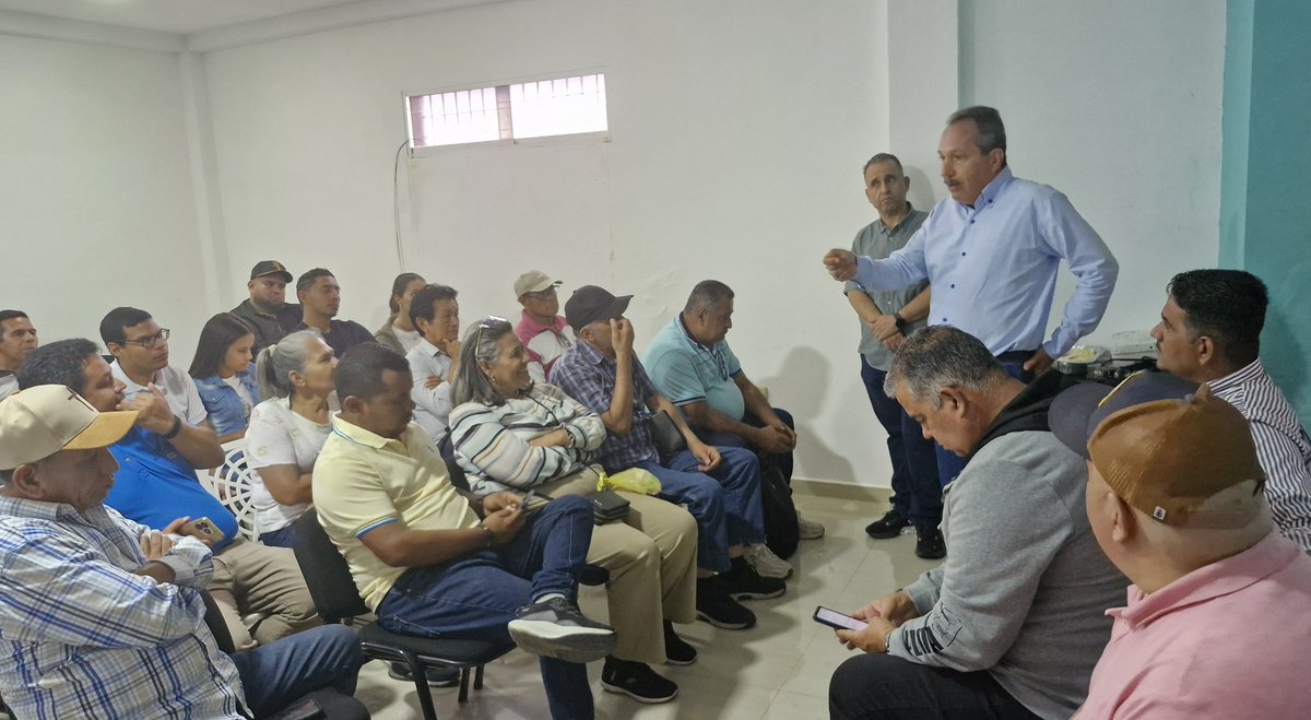 Hoy en reunión de trabajo con los Secretarios Generales y de Organización de los municipios de Monagas. Seguimos avanzando en este camino por la democracia y libertad.
