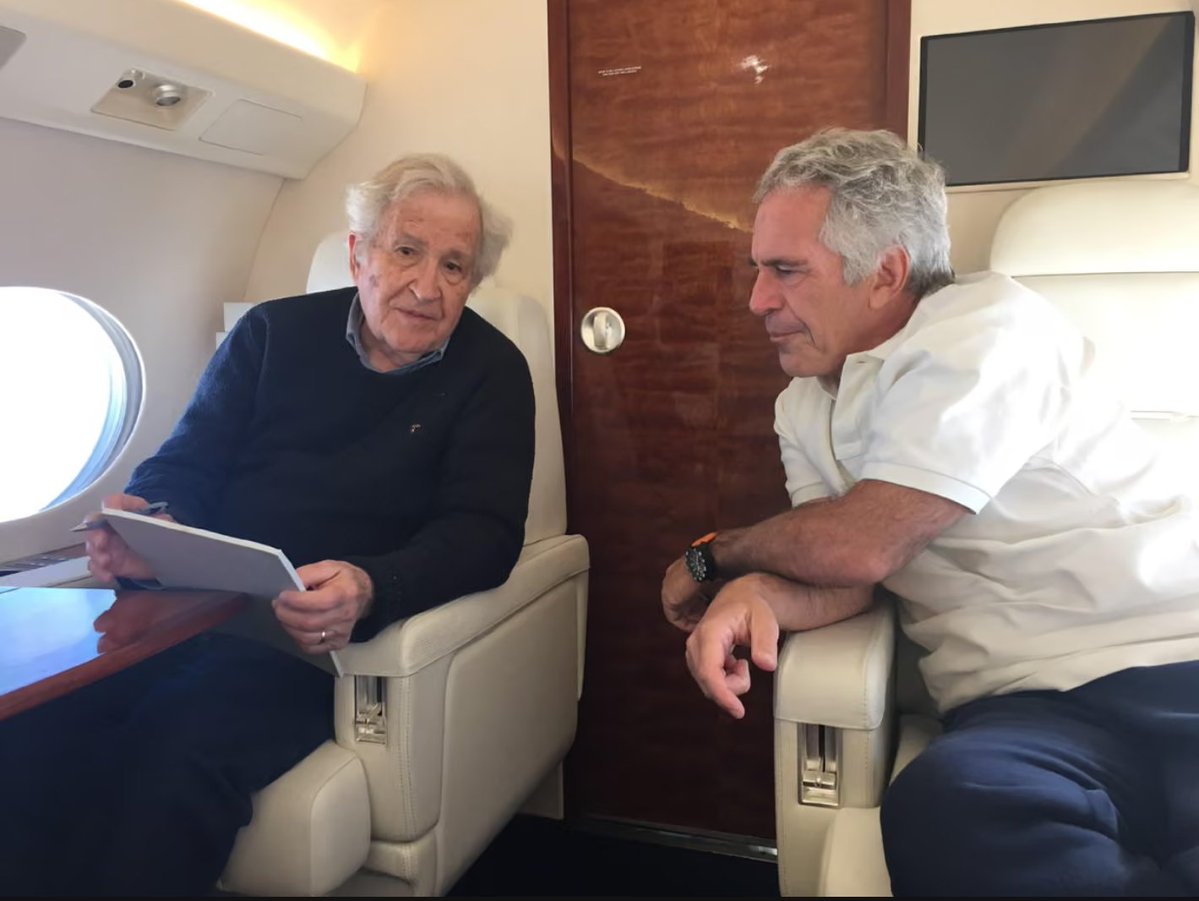 Siento haber alabado a Noam Chomsky y tanto tiempo. No es solo que Epstein fuera su mejor amigo, +7000 mails, le haya defendido siempre o se juntara con Steve Bannon y otras élites criminales. Es también lo promocionado que ha sido por el Sistema, etc.