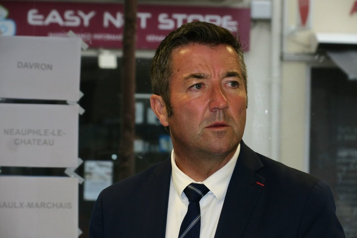 leparisien_pol's tweet photo. Municipales 2026 à Poissy : Karl Olive et son équipe victimes de tirs de mortiers en marge d’un rassemblement dans un quartier
➡️ https://t.co/pt4sKS5tUr https://t.co/Z4iRSsXcAN