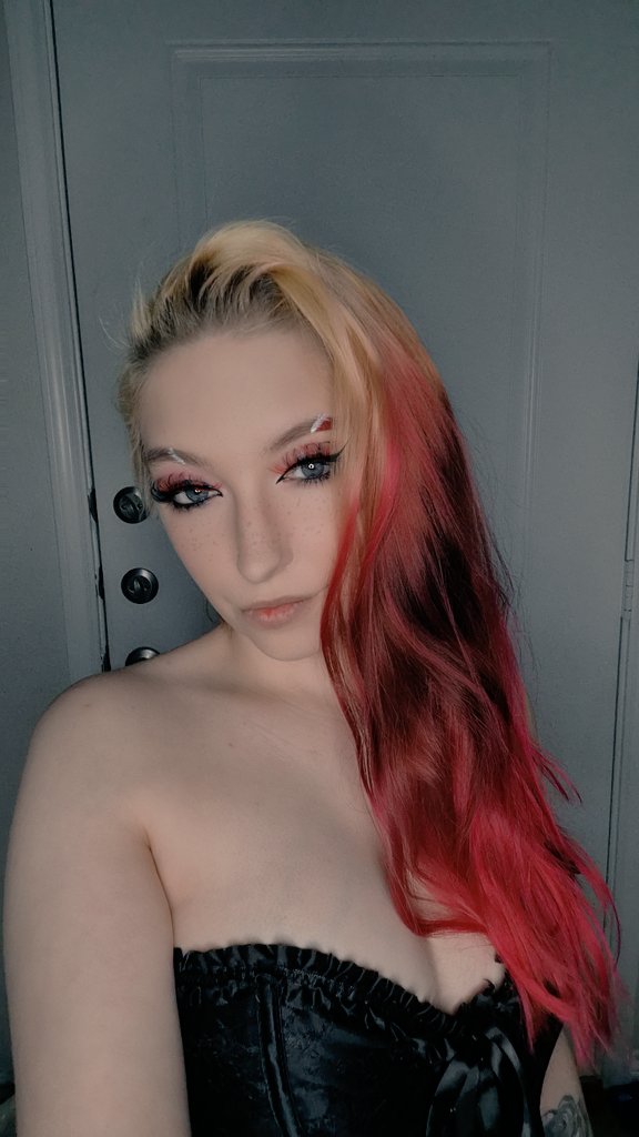 Happy valentines day 💓 
You wanna gift a bunny this valentines day? Check out my Throne Wishlist! throne.com/squishyybunnyy