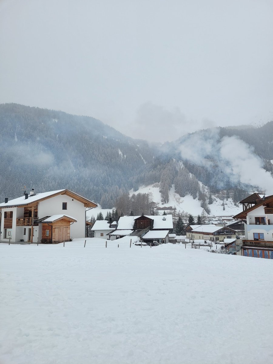 CastleManorPE's tweet photo. We are skiing in the most beautiful valleys

#cmaski2026 https://t.co/eTcJ4ZZDyN