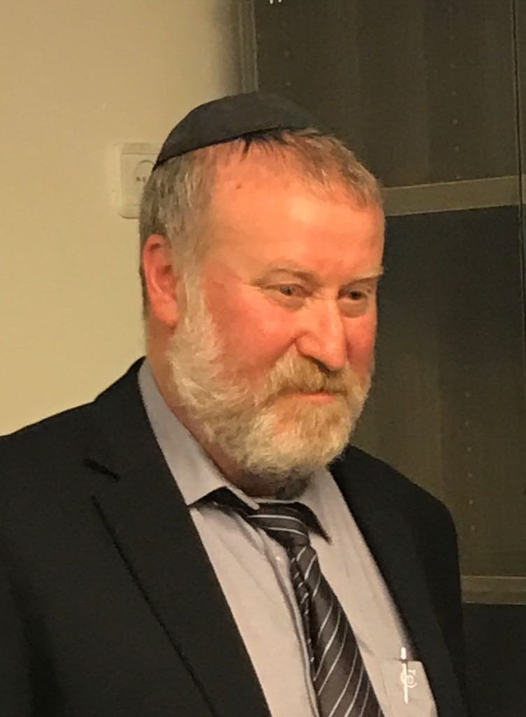 אז בעוד 6 ימים ימלאו 6 שנים למעצרה של שירה שפיץ, במה שפתח את הסאגה הידועה כ-"פרשת משפטים בושה". ולפני כ-6 ימים גילינו שמנדלבליט שיקר על דוכן העדים, ולא אישר את החקירות כפי שהן התנהלו.

אבל מה שהכי נשכח לכולנו מפרשת משפטים בושה, הוא לא האופן שבו כל זכויות האדם של שירה שפיץ הופרו