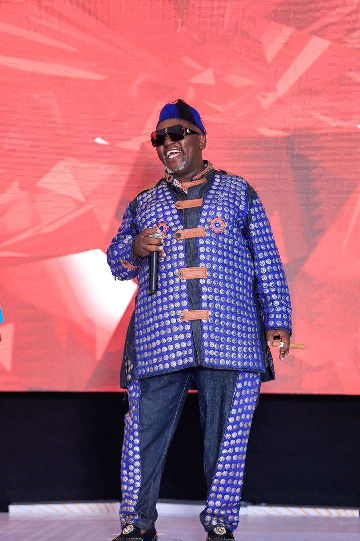 reachahand's tweet image. Ragga Dee pon di mic!🎤

He's been living in his sweet 16 forever!

#ThreadsOfLegacy #Valeldertines