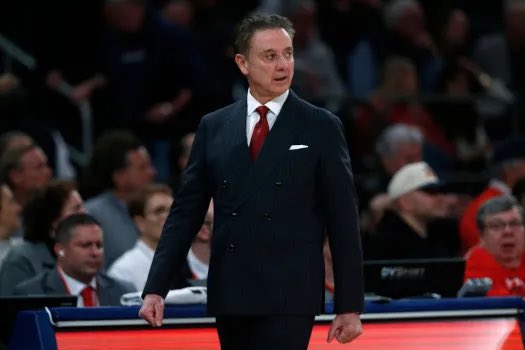 Lots of respect to Coach Pitino for continuing to wear a suit on the bench.