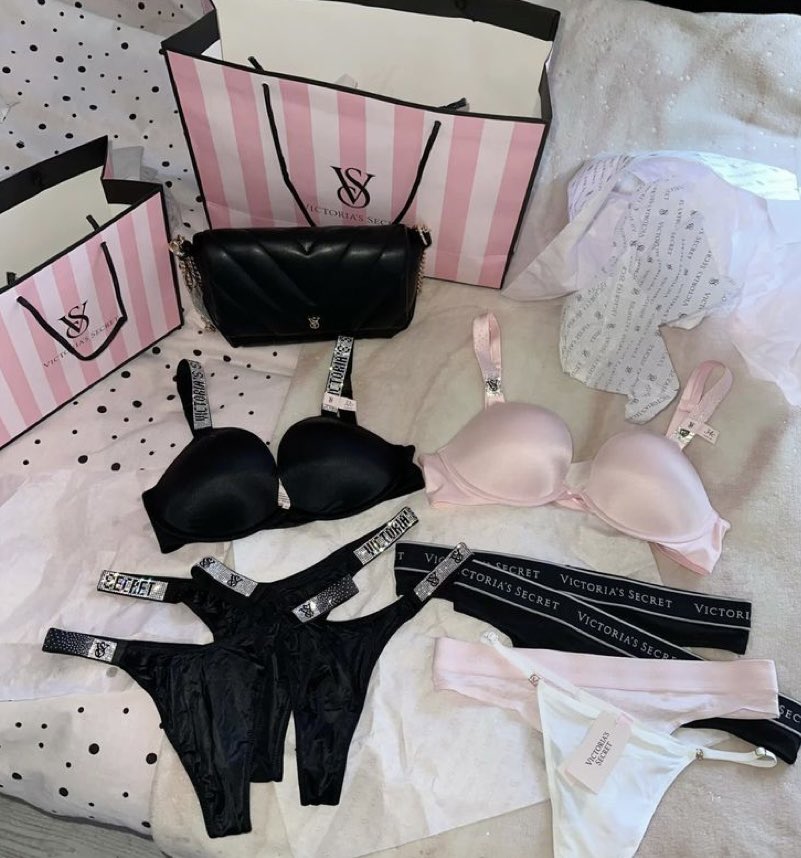 Meri47518017's tweet photo. Canım kölelerimin sevgililer günü hediyelerinin bir kısmı Kraliçenizi böyle mutlu edin 💋
#finansalköle #finansaldestek #ayakfetiş #ayakkölesi #sahibe #izmirsahibe #köle #sevgililerguenue #sevgililergünü #hediye #strapon https://t.co/BV7wlw3IYd