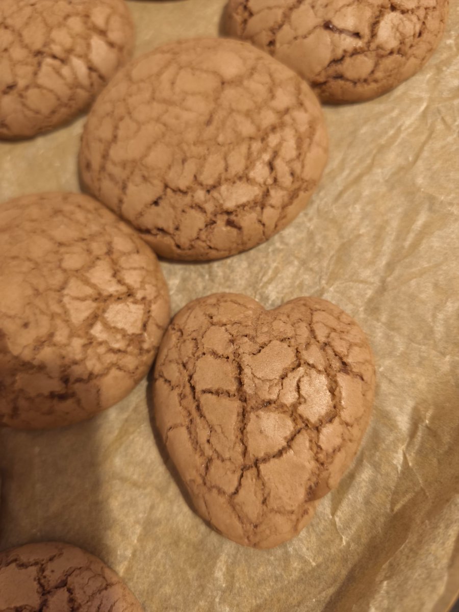 Herkesin sevgililer günü kurabiyesi kendini özel, benimki hayata kalbi kırıkları temsil ediyor 
 Kurabiye edebiyatı