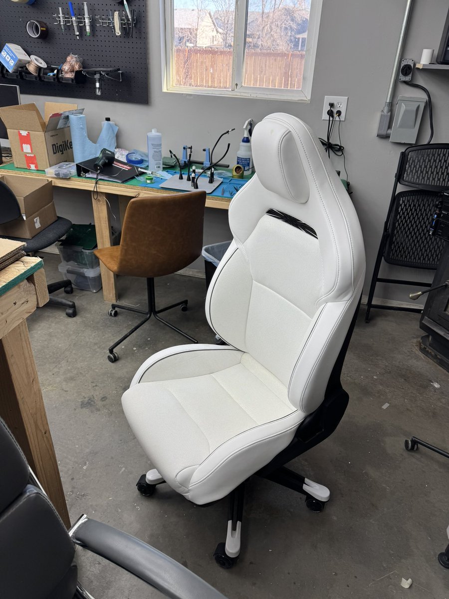 Dan from Spotted Model: Cars & Tech tweet media