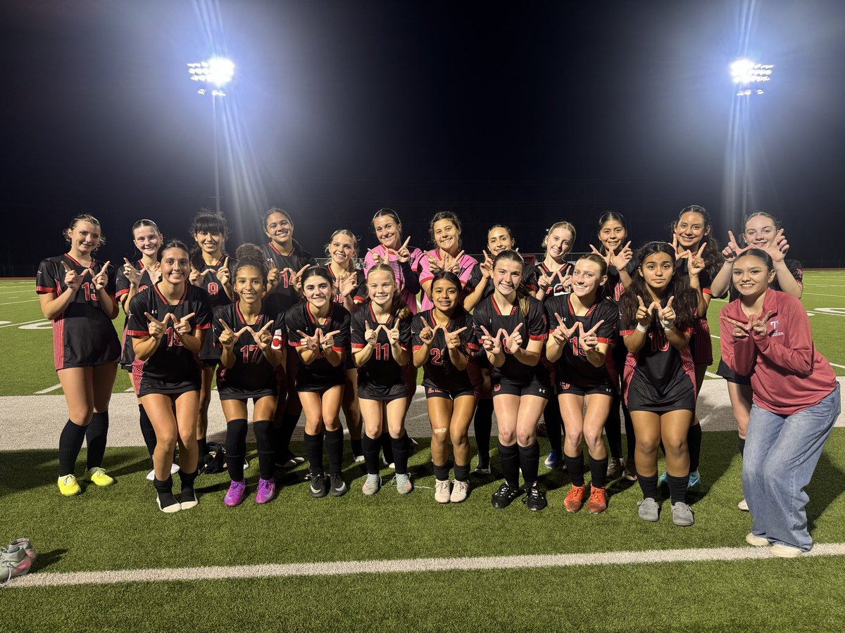 TLGirlsSoccer's tweet photo. Thank you to our wonderful teachers❤️
Big win against Royse City! 
Emma⚽️⚽️🅰️
Fiona⚽️⚽️
Joy⚽️🅰️🅰️🅰️
Anniken⚽️
Bella🅰️ https://t.co/hKTnofBqFN