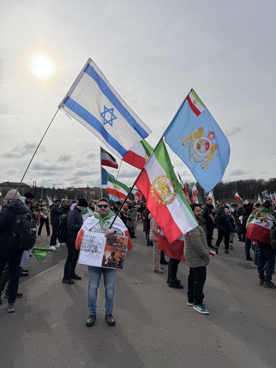 این هم به درخواست بچه‌های داخل ایران
که گفته بودم کاری کن همزمان سه فاسد باهم ننشون گاییده شه.

#جاویدشاه