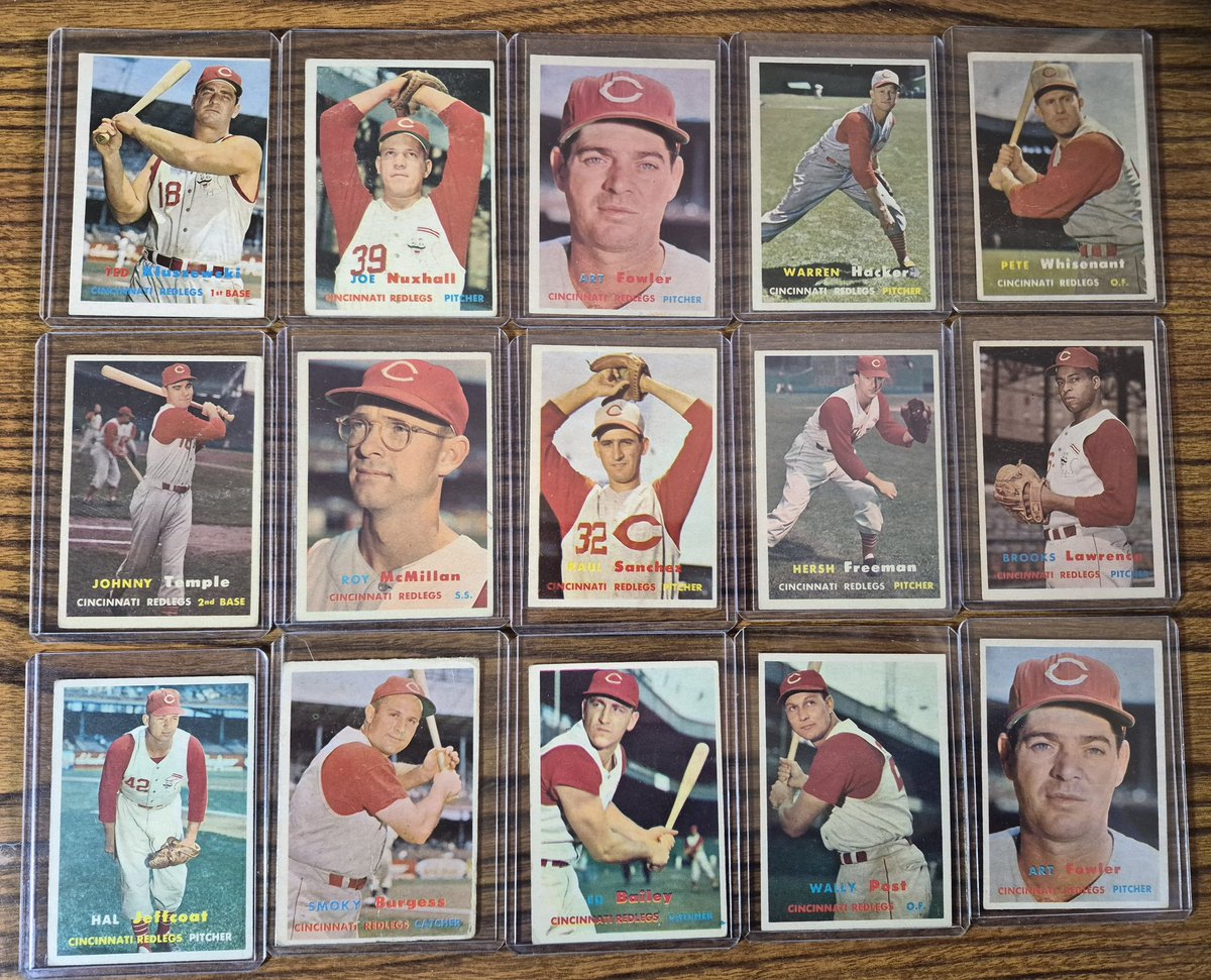 15 card lot of 1957 Topps Cincinnati Reds with Big Klu and Nuxhall 

$40 shipped 

Please see my pinned Tweet before transferring funds, thanks