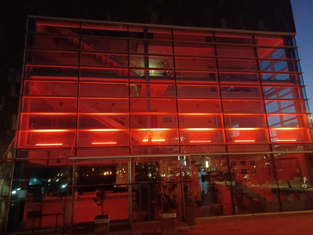 AjBadalona's tweet photo. ❤️L’edifici de Capitania del port de #Badalona s’il·lumina per commemorar el Dia Internacional de les Cardiopaties Congènites, donar visibilitat a les persones afectades i a les seves famílies i per recordar la importància de la recerca i la detecció precoç
#corquecreix @Coravant https://t.co/LdXsUnQ1QE
