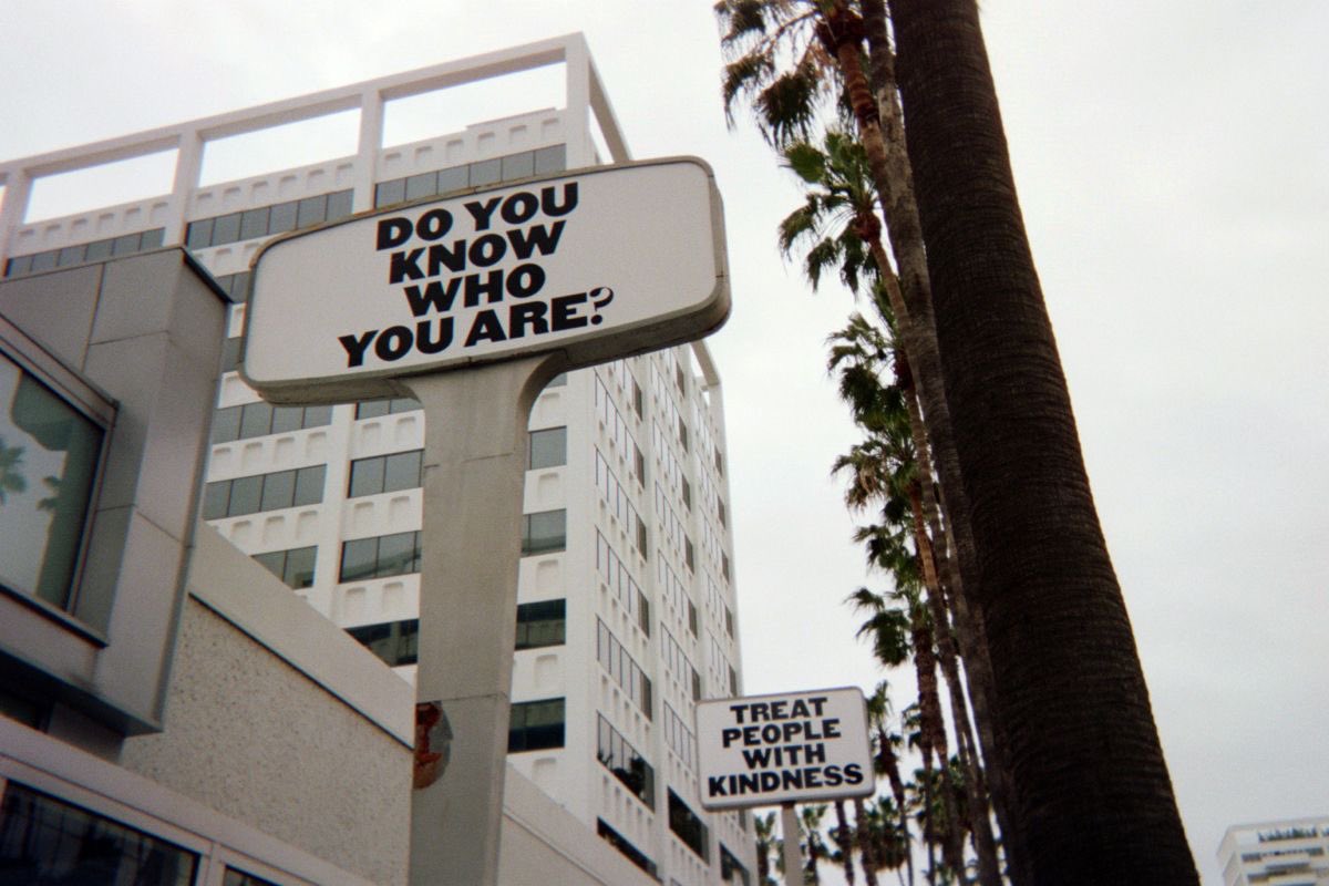 7Osloveontour's tweet photo. these signs will always be a part of harrie history https://t.co/HVZt7Fp3cX