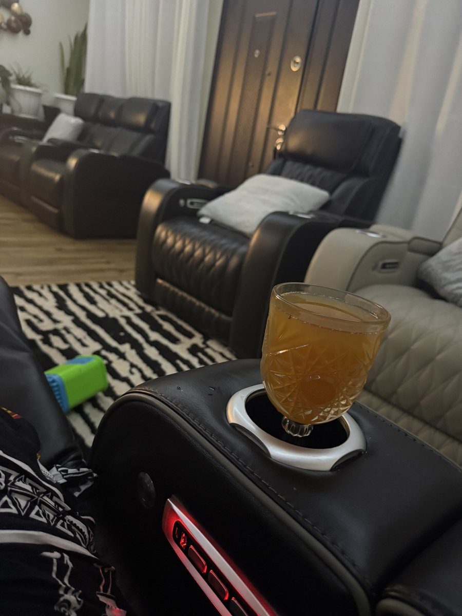 SomoinaKapeen's tweet image. Seat warmers,massage,some
Muratina na great vibes.mnado?