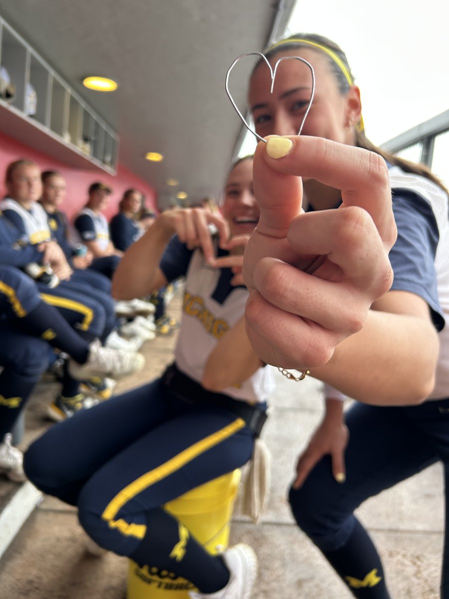 Bonnie Tholl tweet media