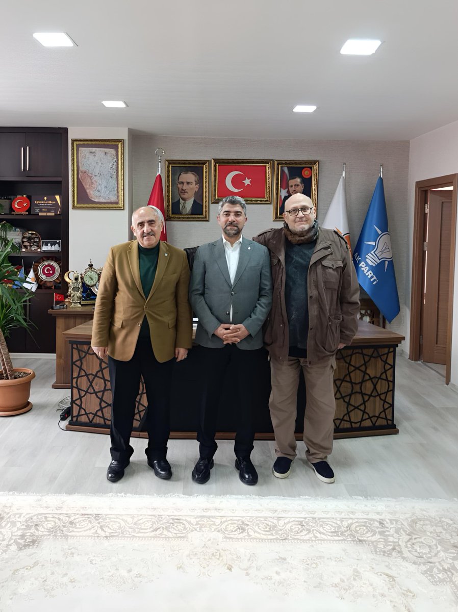 Önceki Dönem İl Başkanımız, Kent Konseyi Başkanımız Sn. Hüseyin Tanfer ve İş İnsanı Sn. Hamza Cimilli' yi il başkanlığımızda misafir ettik.