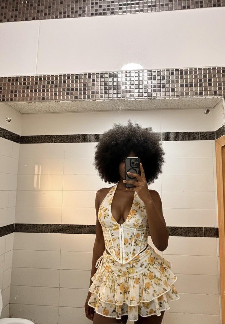 Looking for a Valentine? How about a new mutual instead? 
​I’m following back everyone who follows me🥰🤗