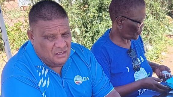 DA_NCape's tweet image. EVERY VOTE COUNTS ➕
 
🫵With your vote, you have the power to change the future of your town.

The DA hosted a registration table in #Wrenchville  today.💙

Get help registering to vote at:  check.da.org.za

#NorthernCapeDA #RegisterToVoteDA