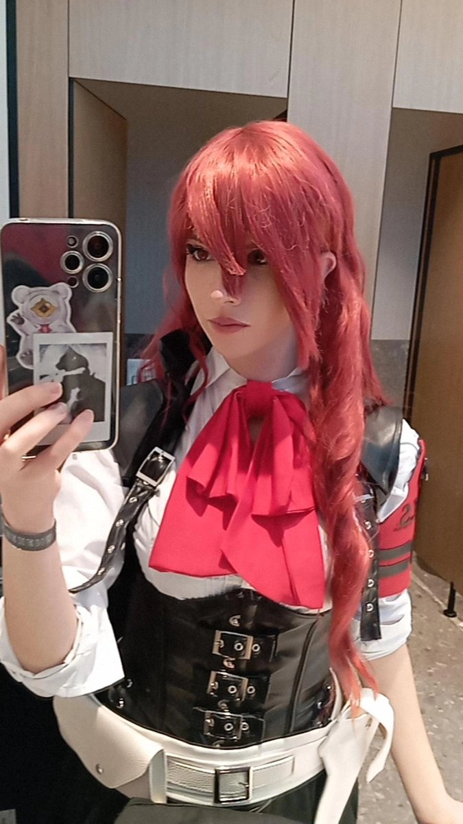 Hoy he ido de Mitsuru Kirijo a la JW ❤️ 

Cómicamente solo me he hecho fotos al quitarme el cosplay y ya no llevaba ni los guantes :') que ilusión haber visto a tantos oomfs!! Espero que todo el mundo lo haya pasado genial.

Mañana más y mejor de Futaba :3