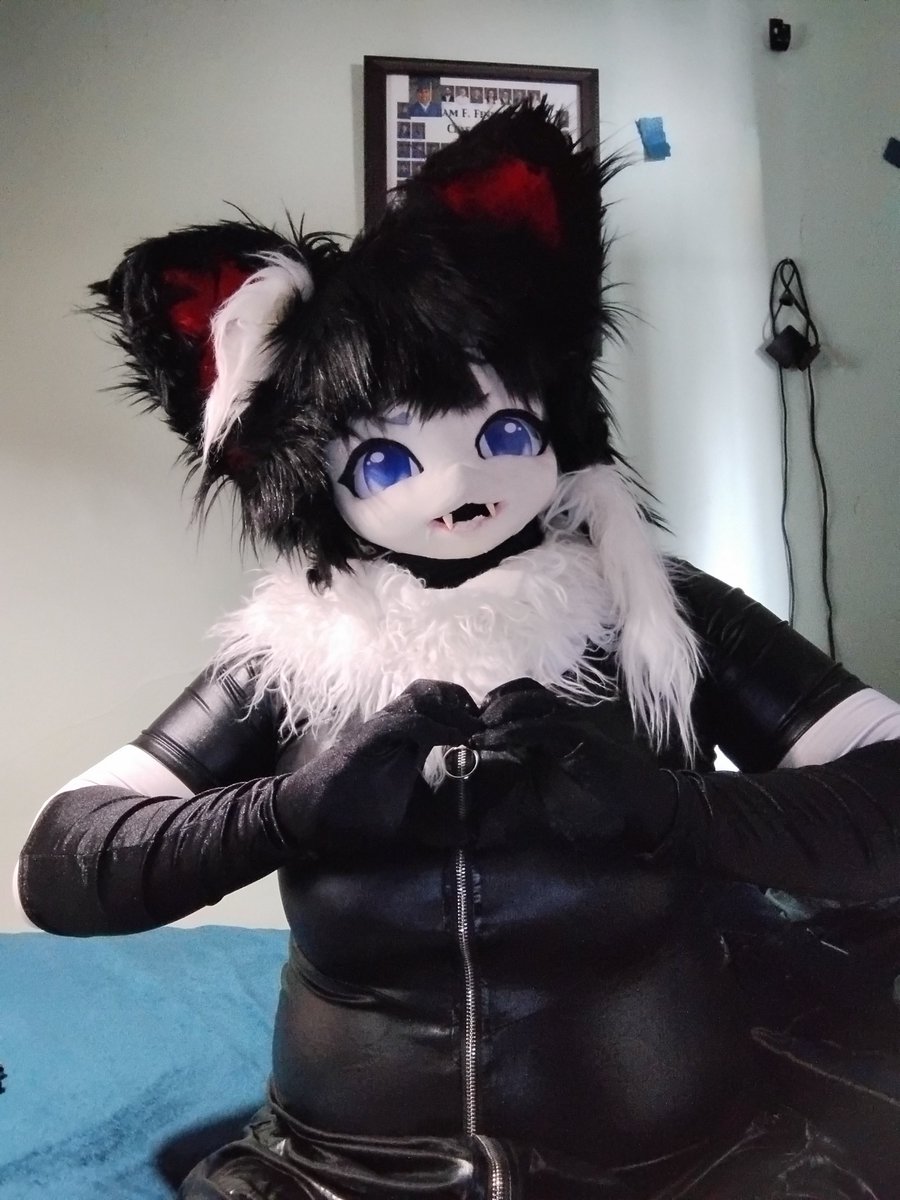 We want to wish everyone a Happy Valentine! 

Mommy and Mistress will gladly celebrate it with you all~ 🩷🤍🖤

#Latex