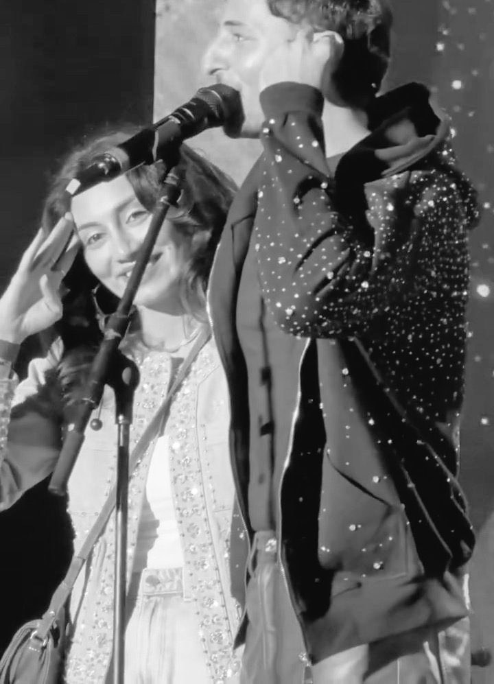 dzriddhi's tweet photo. what all they went through to be able to do this again after all these years. My heart :) 💗💙🧿 @DarshanRavalDZ @dharal_surelia https://t.co/g9fm2pTAE3