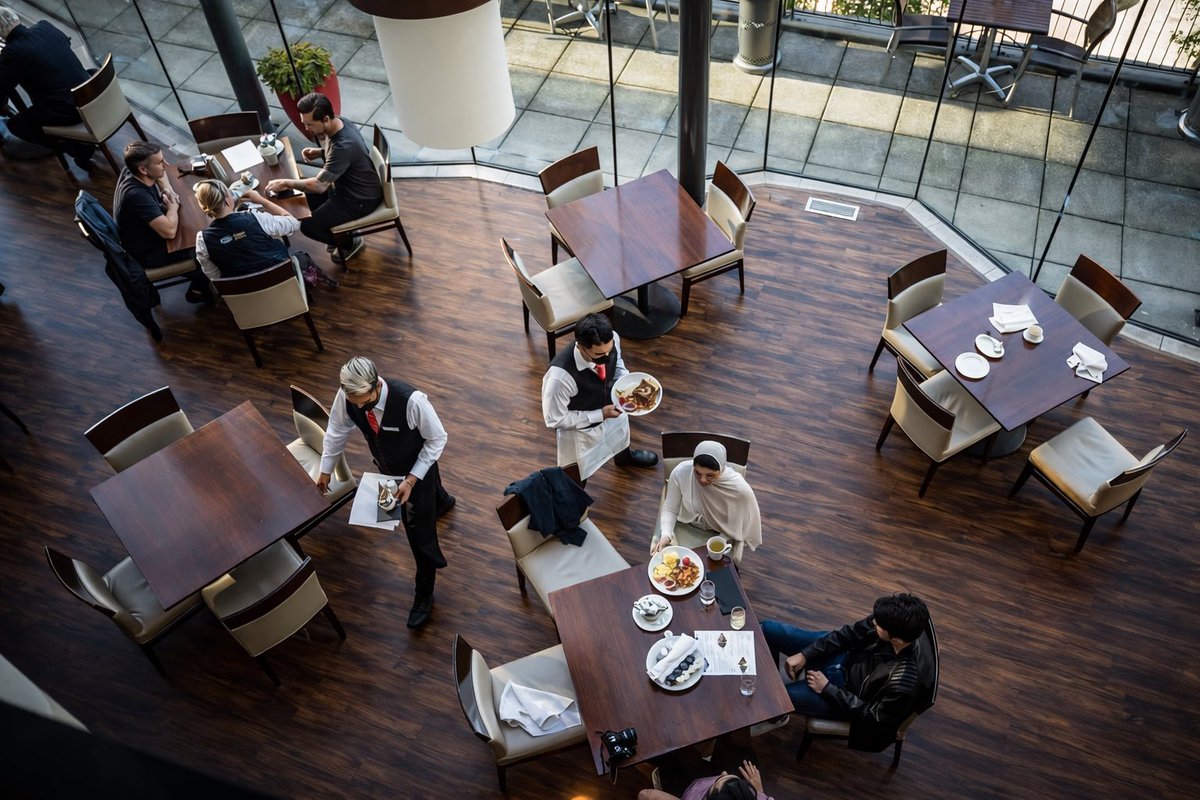 RTNToronto's tweet image. #NEW: Nearly half of Canadian restaurants operating at a loss or breaking even in late 2025 🇨🇦📉