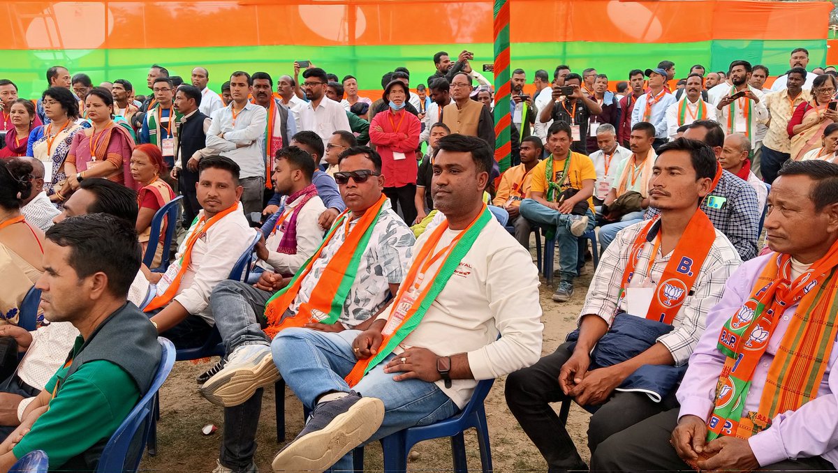 BjpModhya60166's tweet photo. বুথ বিজয়ৰ সংকল্প সভা
এক ঐতিহাসিক যাত্ৰা! 
আজি গুৱাহাটীৰ পশু চিকিৎসা মহাবিদ্যালয়ৰ খেলপথাৰত মাননীয় প্ৰধানমন্ত্ৰী শ্ৰীযুত @narendramodi  ডাঙৰীয়াৰ গৌৰৱময় উপস্থিতিত বিশাল 'বুথ বিজয় সংকল্প সভা' অনুষ্ঠিত হয়।
উক্ত সভাত মধ্য মাজুলী মণ্ডৰ বিষয়ববীয়া সকলে অংশগ্ৰহন কৰে
#PMModiInAssam https://t.co/itagmBhBar