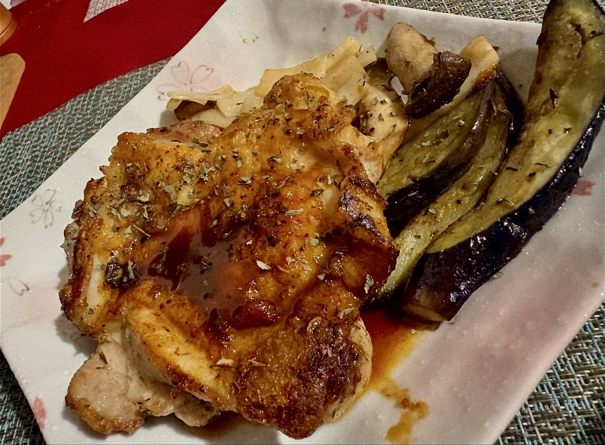 ohgi_isa's tweet photo. ほんでな、バレンタインだったんだがな

いや、作ったんですよ。
ココアプリン、ガトーショコラ、チョコテリーヌ、生チョコ🍫

写真撮り損ねるよね、作るのに熱中して。

だから、夜ご飯の焼き鳥で、
ハッピーバレンタイン🐔

です。 https://t.co/ZjNGjawq45
