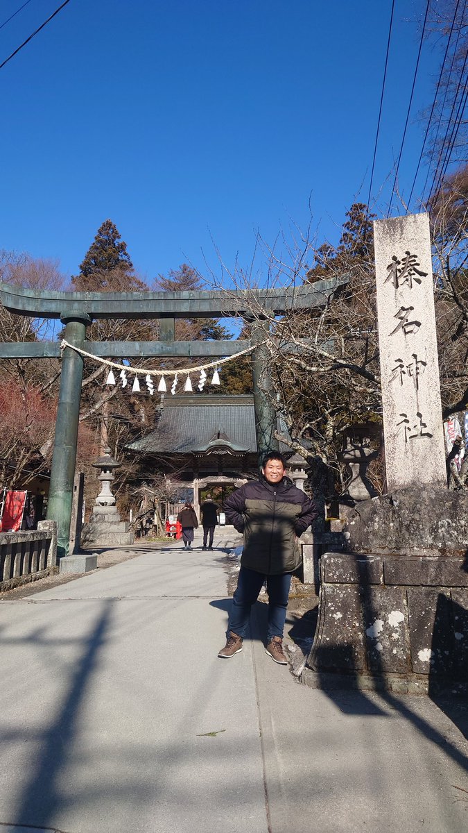kuni3510's tweet photo. 1泊2日で伊香保に温泉旅行♨️
さっそく念願の榛名神社へ
何故か？艦これの嫁艦なのさ✨
榛名湖に映る逆さ榛名富士を楽しみしてたら湖面が凍ってました笑
1時間半ほど歩いて榛名神社を参拝できたぜぃ
茶屋でヤマモモジャムと生ヤマモモのジュースを頂きました😆
さすが幻の果実！
酸味と甘味がええ感じ〜 https://t.co/A9mopSOVsp
