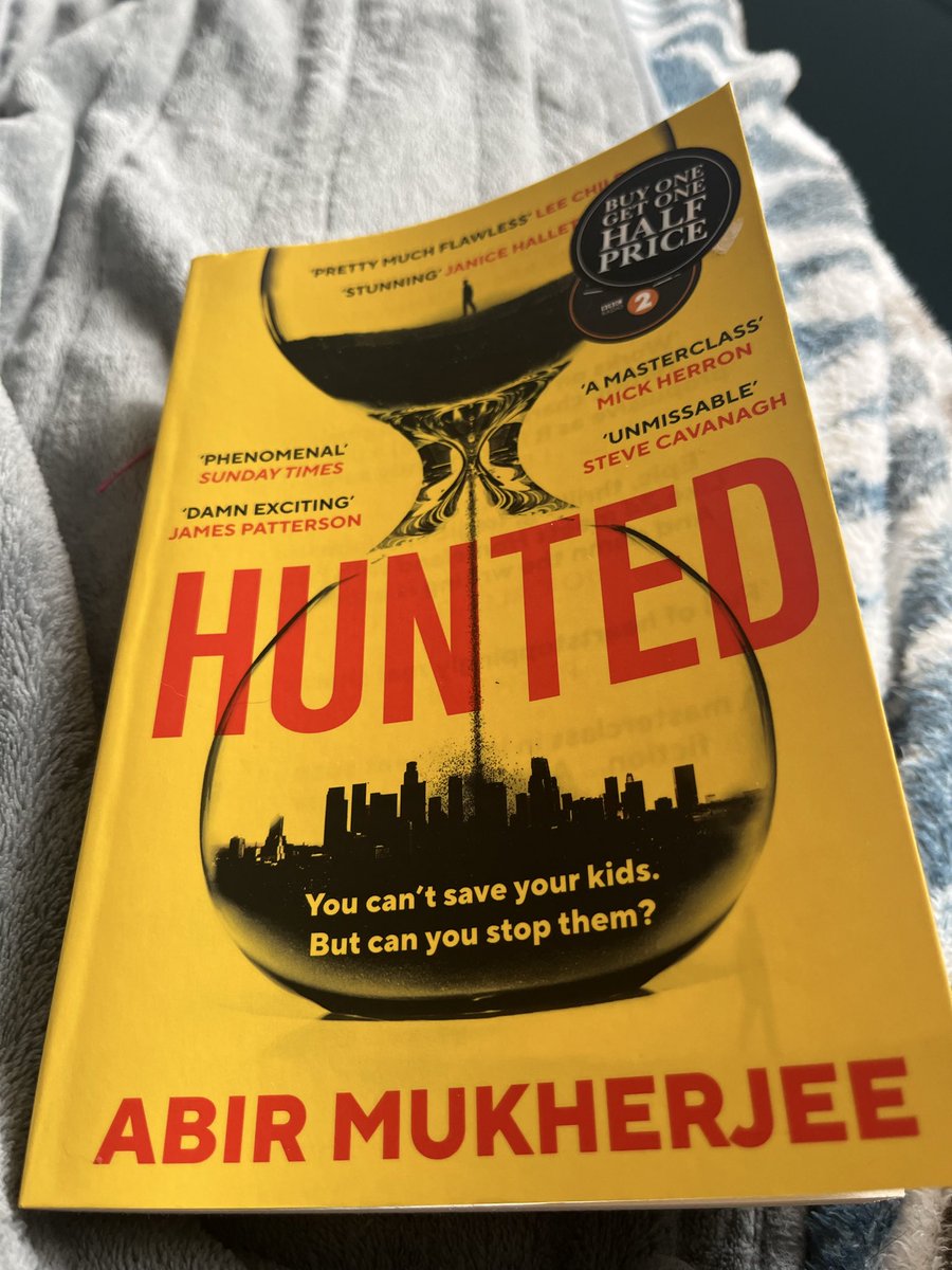 GillianKay3's tweet photo. @bertsbooks I’m about half way through this so hoping to get it finished this weekend. https://t.co/CylbQUW4jz