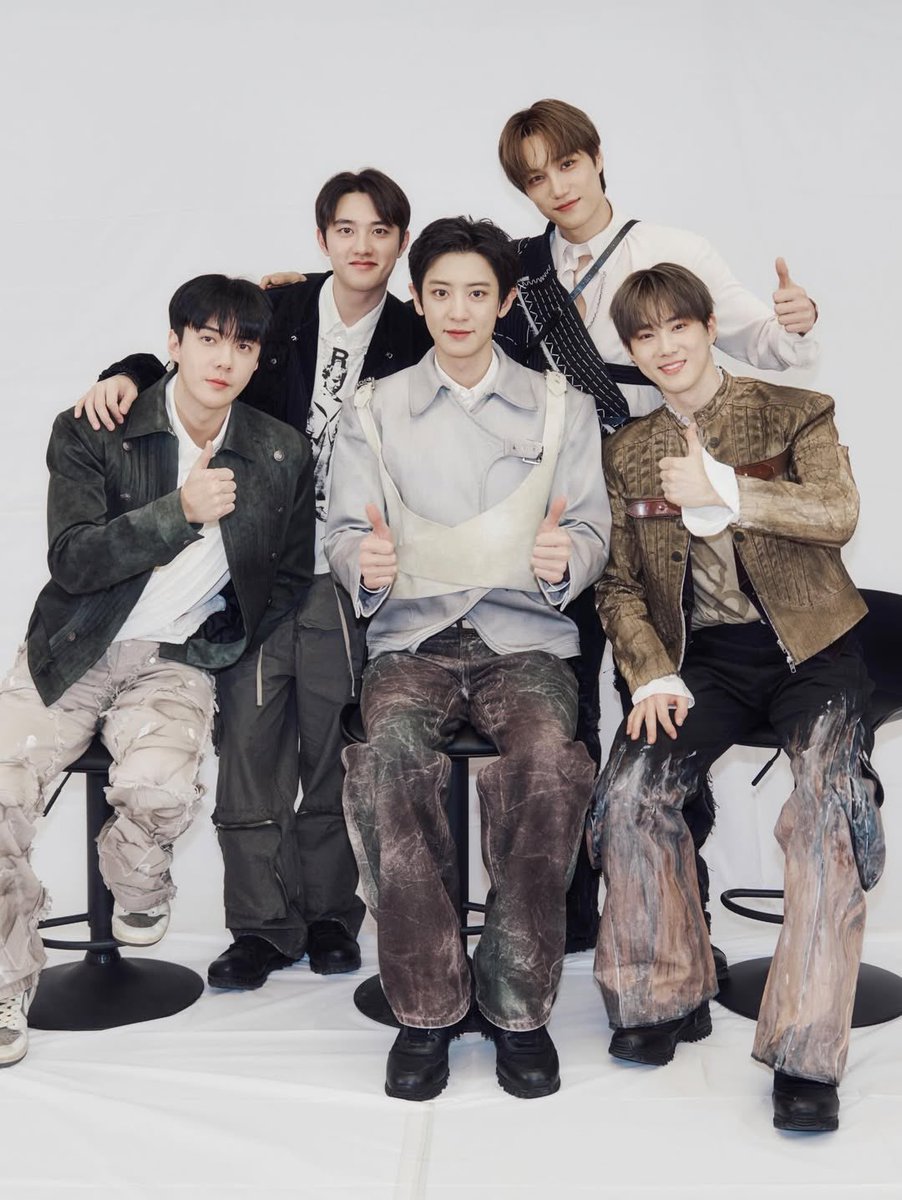 and the fact that he chose it as the last photo in his IG dump means a lot 😭

universe, please be kinder to them!! they deserve only the BEST things in life!!! ✨