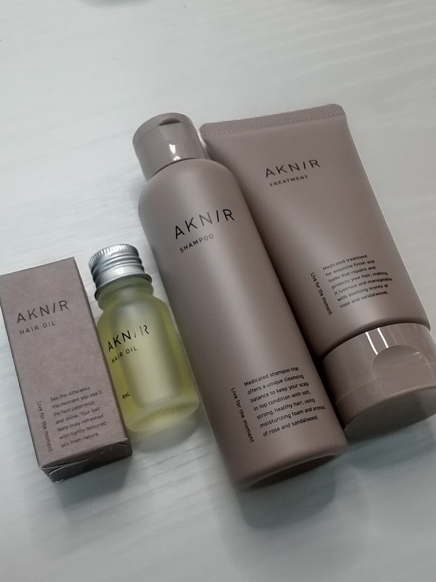 キャンペーンで頂いた アクニーの薬用シャンプー、トリートメント