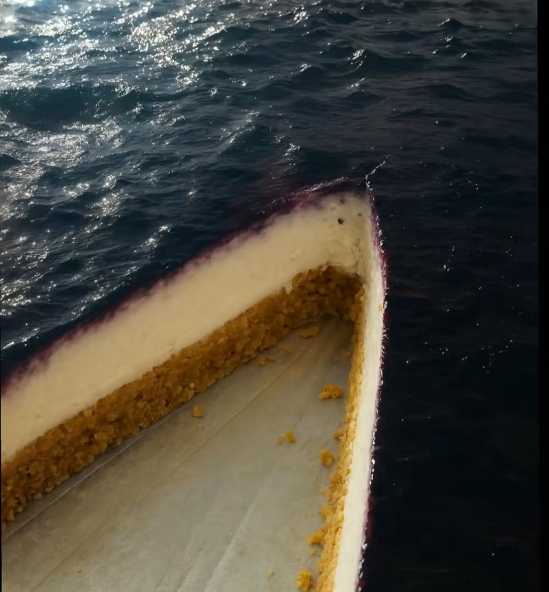 everpinkarea's tweet image. bye my hungry ass thought this was a cheesecake 😭