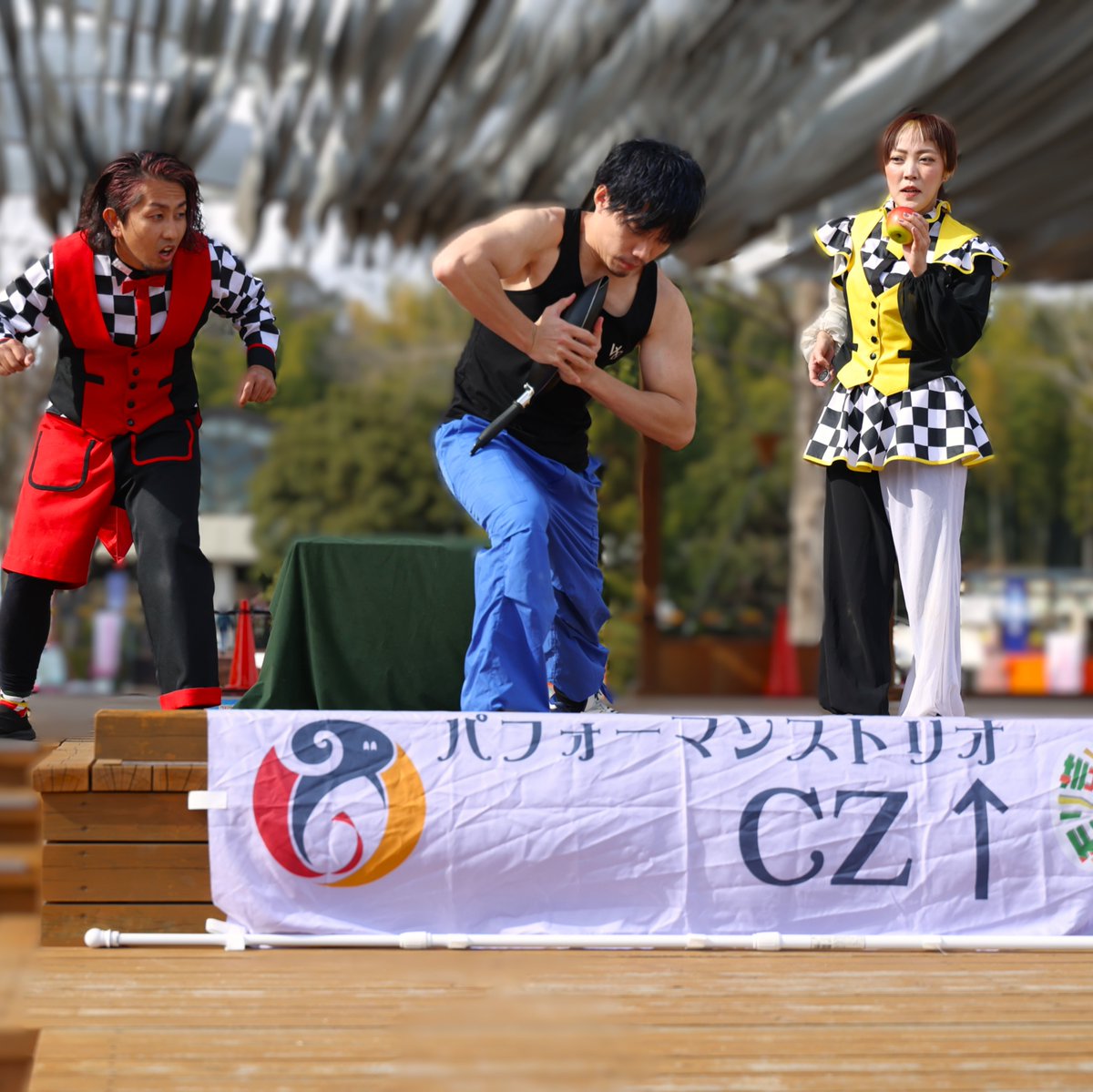 kSh9egDfEGGaY4Q's tweet photo. パフォーマンストリオCZ↑(MAEPさん& TANOUEさん&POYOさん)
2026.02.14 名古屋市農業センター
その2
昨年の9月20日ぎふ大道芸まるけ以来です。
4月11日㈯12日㈰のモリ芸の宣伝も兼ねてのパフォーマンスでした。
新しい回転技も試されたりモリ芸がとっても楽しみです!!
#MAEP
#TANOUE
#POYO
#CZ↑ https://t.co/9ivx4WvuWb