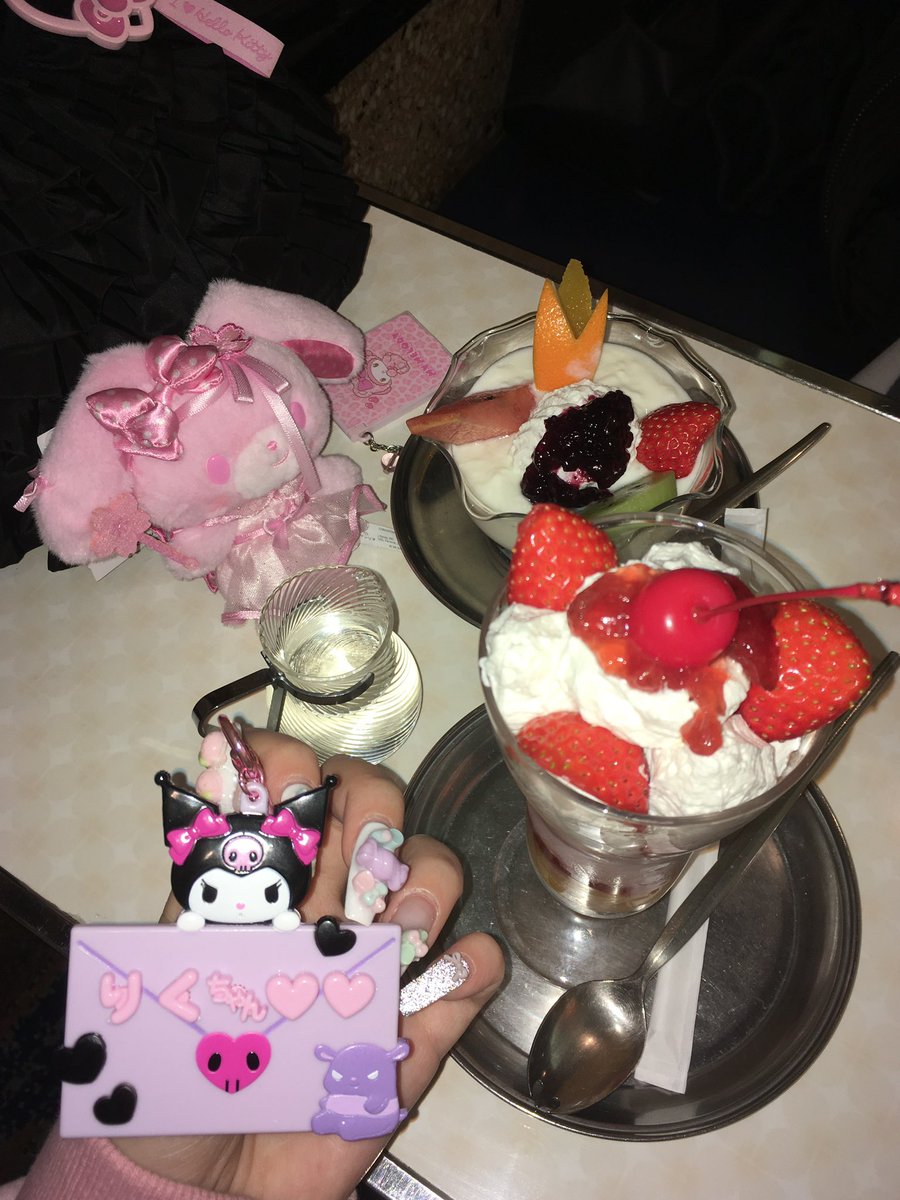 uapahy3's tweet photo. 나 친구 없어서 리쿠쨩이랑 먹음 https://t.co/V10MCpRxlX