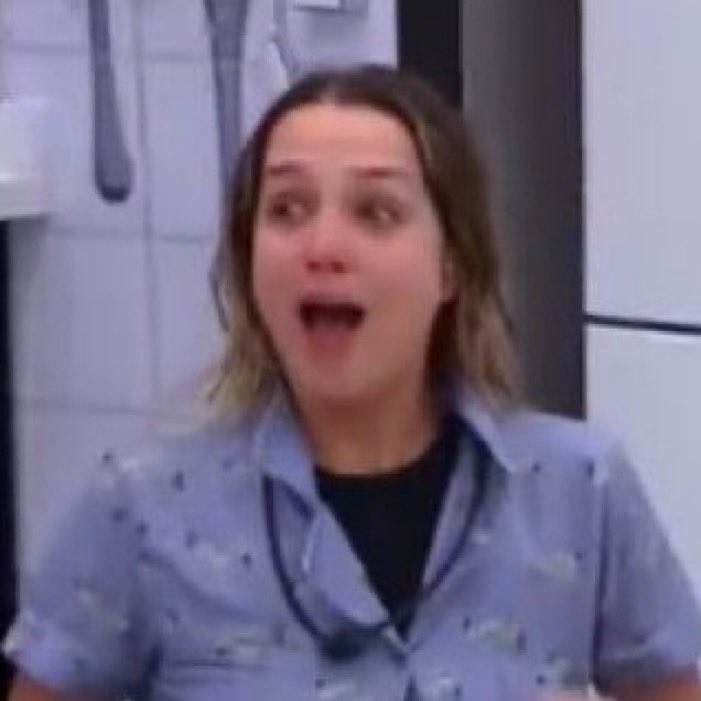 ana paula: quinta série quem é a sua final?
 
jonas: agora tem que mudar né

ana paula: pq?

jonas: era a sarah.........

ana paula: mas você sabe que foi você que botou ela no paredão ne