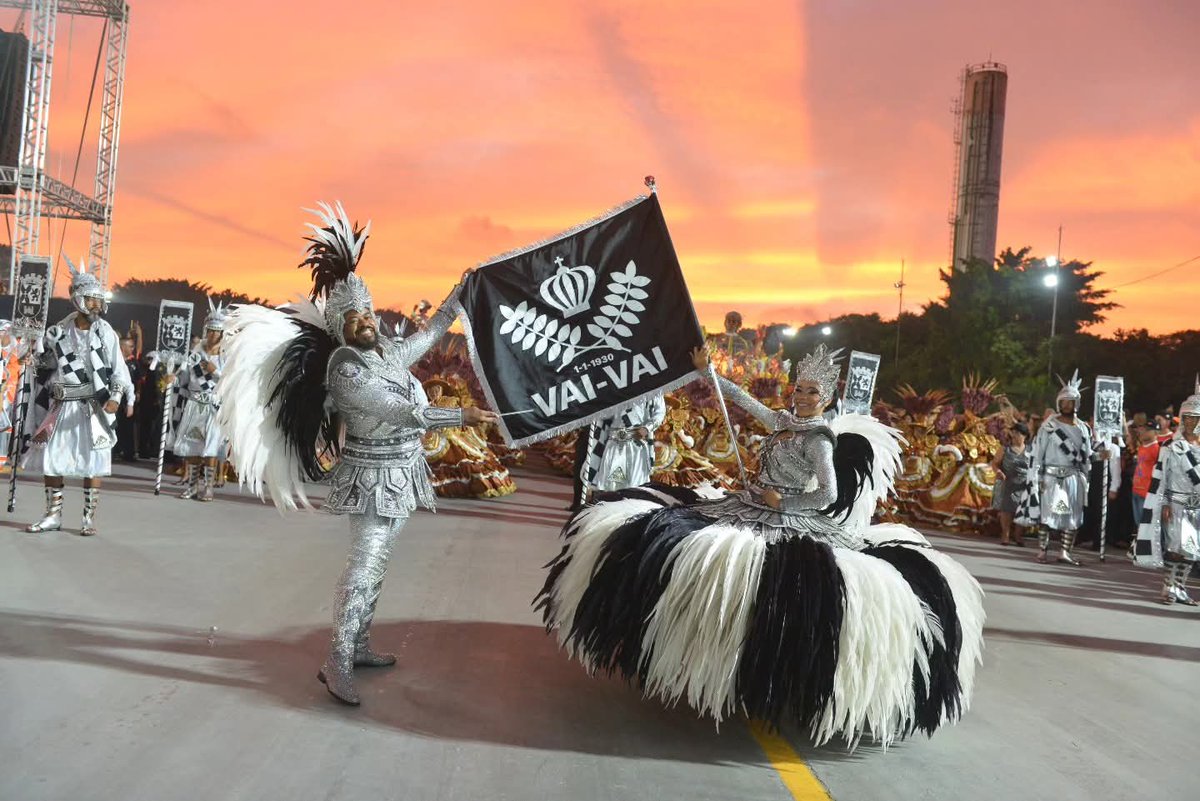 Imagina NÃO ter desfile no Amanhecer??????