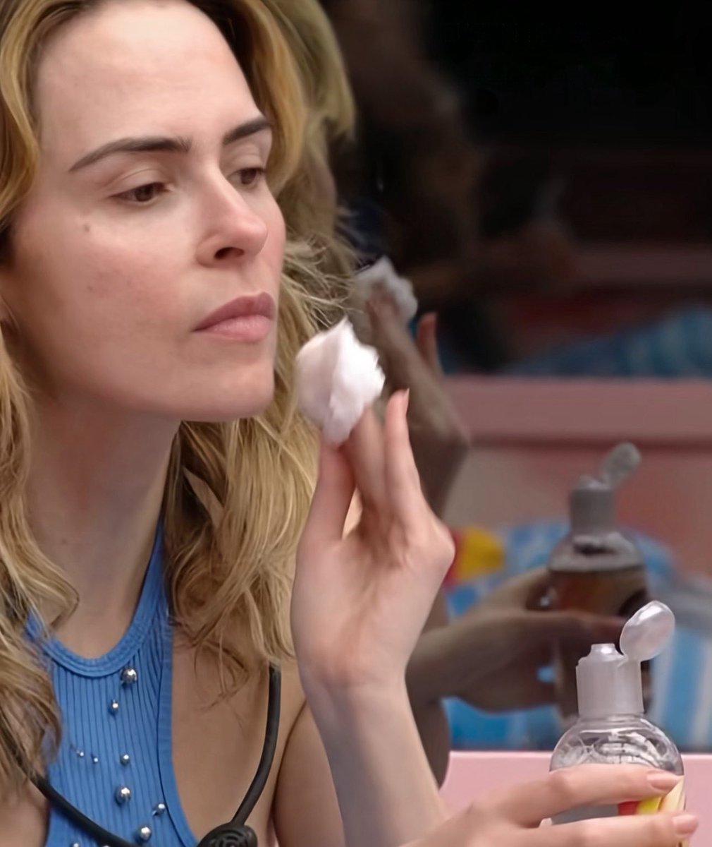 silenciofloral's tweet image. ela realmente tem MUITO cuidado com tudo que passa no rosto isso é impressionante