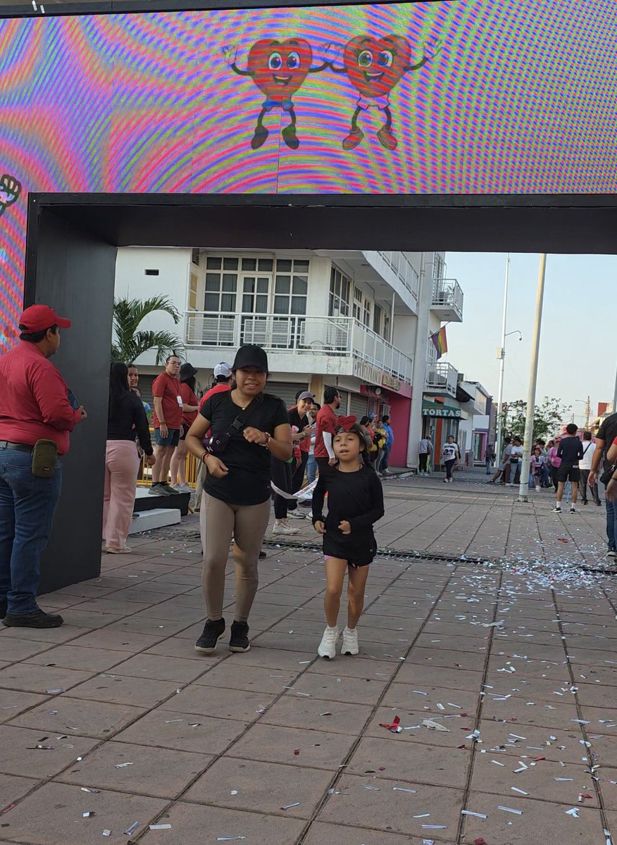 Esta mañana, en Tapachula, junto a mi familia, participé en la carrera Para el Amor no hay Obstáculos, una carrera con causa organizada por Yazmín y jóvenes entusiastas. Gracias a todas y todos los que participaron en esta carrera. Además, quiero invitarlos esta tarde, al Parque
